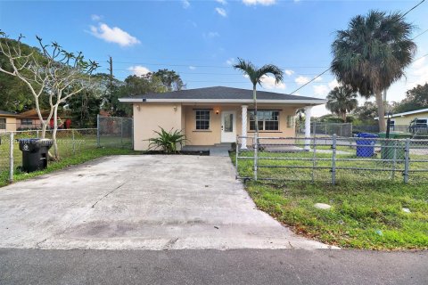 Casa en venta en Fort Lauderdale, Florida, 4 dormitorios, 116.69 m2 № 1976008 - foto 2