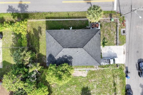 Casa en venta en Fort Lauderdale, Florida, 4 dormitorios, 116.69 m2 № 1976008 - foto 27