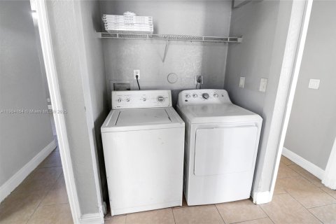 Casa en venta en Fort Lauderdale, Florida, 4 dormitorios, 116.69 m2 № 1976008 - foto 20