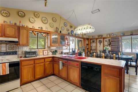 Casa en venta en Cutler Bay, Florida, 3 dormitorios, 252.51 m2 № 1963900 - foto 13