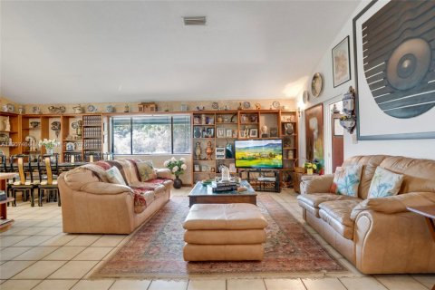 Casa en venta en Cutler Bay, Florida, 3 dormitorios, 252.51 m2 № 1963900 - foto 7