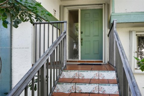 Casa en venta en Cutler Bay, Florida, 3 dormitorios, 252.51 m2 № 1963900 - foto 4