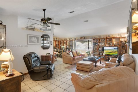 Casa en venta en Cutler Bay, Florida, 3 dormitorios, 252.51 m2 № 1963900 - foto 6