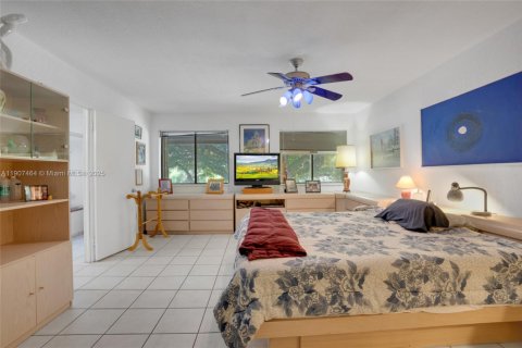 Casa en venta en Cutler Bay, Florida, 3 dormitorios, 252.51 m2 № 1963900 - foto 17