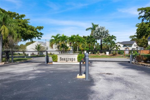 Casa en venta en Cutler Bay, Florida, 3 dormitorios, 252.51 m2 № 1963900 - foto 2