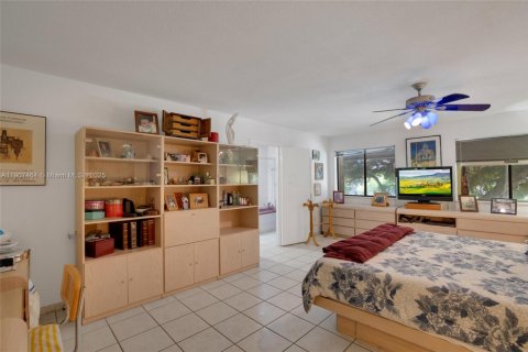 Casa en venta en Cutler Bay, Florida, 3 dormitorios, 252.51 m2 № 1963900 - foto 16