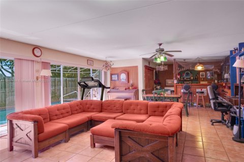 Casa en venta en Cutler Bay, Florida, 3 dormitorios, 252.51 m2 № 1963900 - foto 29