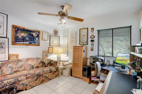 Casa en venta en Cutler Bay, Florida, 3 dormitorios, 252.51 m2 № 1963900 - foto 21