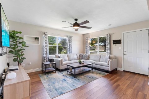 House in Orlando, Florida 3 bedrooms, 112.6 sq.m. № 1886132 - photo 5