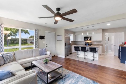 House in Orlando, Florida 3 bedrooms, 112.6 sq.m. № 1886132 - photo 7