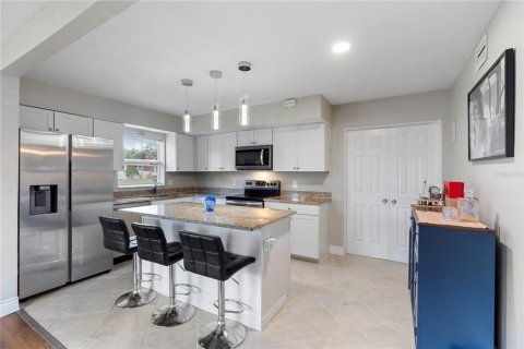 House in Orlando, Florida 3 bedrooms, 112.6 sq.m. № 1886132 - photo 8