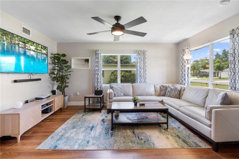 House in Orlando, Florida 3 bedrooms, 112.6 sq.m. № 1886132 - photo 2
