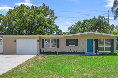 House in Orlando, Florida 3 bedrooms, 112.6 sq.m. № 1886132 - photo 1