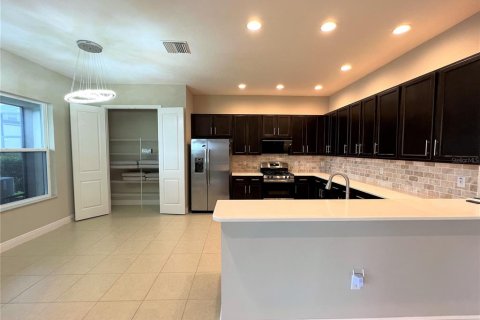 Casa en alquiler en Wesley Chapel, Florida, 5 dormitorios, 314.1 m2 № 1870593 - foto 3