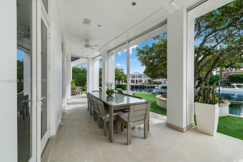 House in Golden Beach, Florida 6 bedrooms, 815.96 sq.m. № 1984619 - photo 13