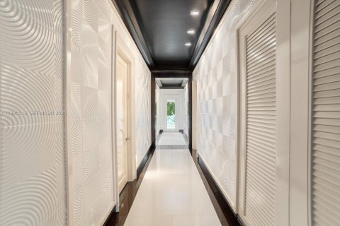 House in Golden Beach, Florida 6 bedrooms, 815.96 sq.m. № 1984619 - photo 21