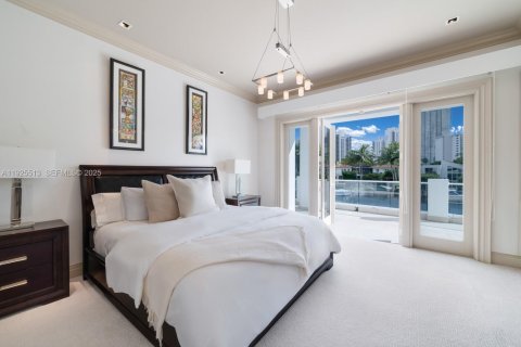 House in Golden Beach, Florida 6 bedrooms, 815.96 sq.m. № 1984619 - photo 22