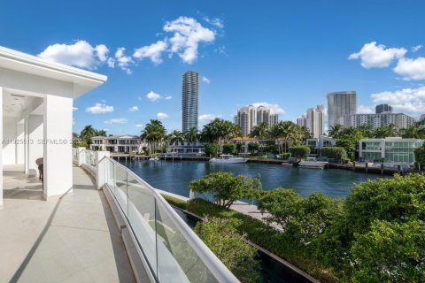 House in Golden Beach, Florida 6 bedrooms, 815.96 sq.m. № 1984619 - photo 30