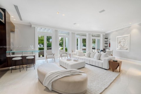 House in Golden Beach, Florida 6 bedrooms, 815.96 sq.m. № 1984619 - photo 8