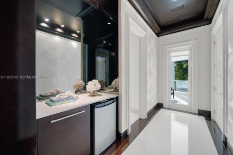 House in Golden Beach, Florida 6 bedrooms, 815.96 sq.m. № 1984619 - photo 28