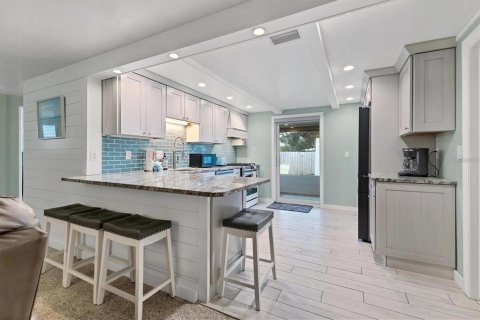 House in Sarasota, Florida 3 bedrooms, 106.28 sq.m. № 2233401 - photo 11