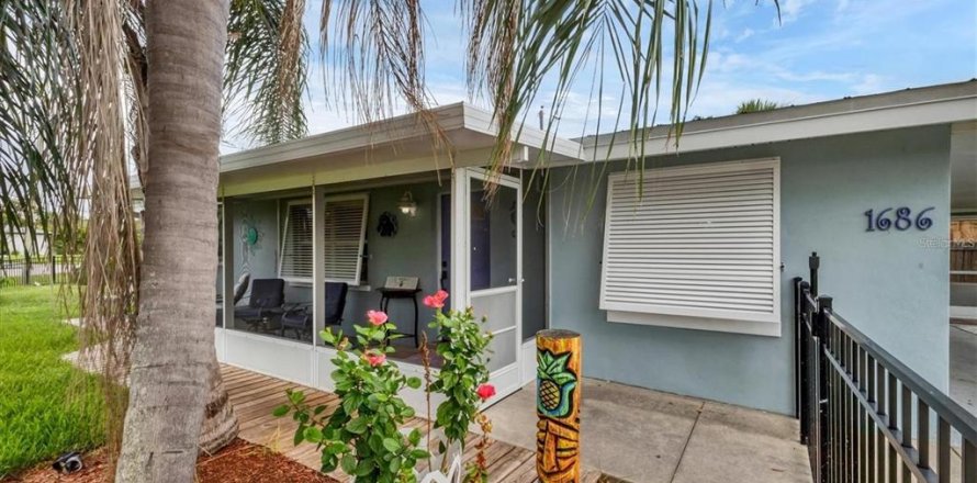 House in Sarasota, Florida 3 bedrooms, 106.28 sq.m. № 2233401