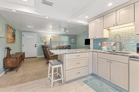 House in Sarasota, Florida 3 bedrooms, 106.28 sq.m. № 2233401 - photo 14