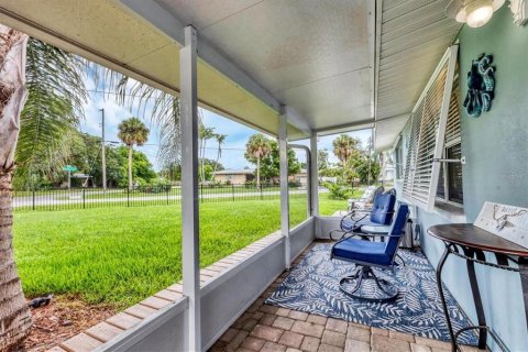 House in Sarasota, Florida 3 bedrooms, 106.28 sq.m. № 2233401 - photo 5