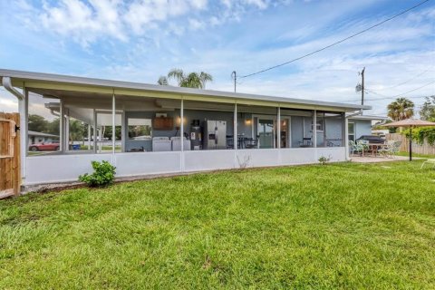 House in Sarasota, Florida 3 bedrooms, 106.28 sq.m. № 2233401 - photo 28