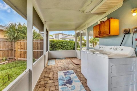 House in Sarasota, Florida 3 bedrooms, 106.28 sq.m. № 2233401 - photo 23
