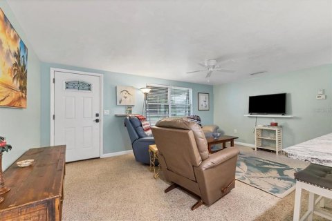 House in Sarasota, Florida 3 bedrooms, 106.28 sq.m. № 2233401 - photo 6