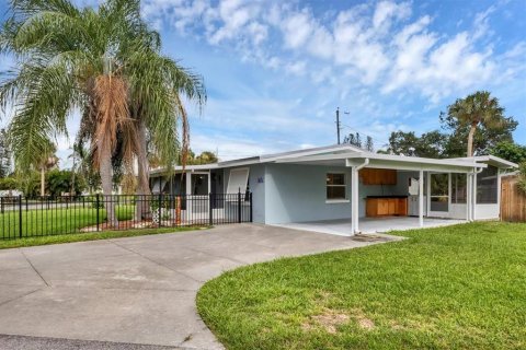 House in Sarasota, Florida 3 bedrooms, 106.28 sq.m. № 2233401 - photo 2