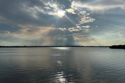 Immobilier commercial à Vero Beach, Floride № 2276302