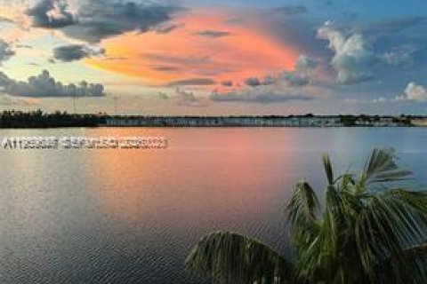 Condo à Miami, Floride, 2 chambres  № 2080659