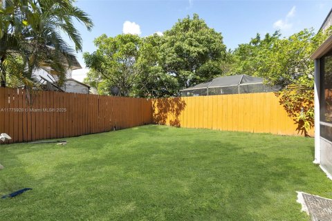 Townhouse in North Lauderdale, Florida 2 bedrooms, 107.02 sq.m. № 1695558 - photo 10