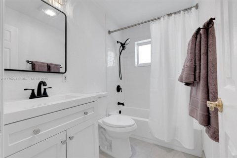 Townhouse in North Lauderdale, Florida 2 bedrooms, 107.02 sq.m. № 1695558 - photo 3
