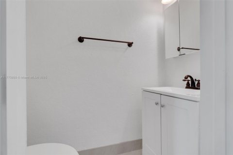 Townhouse in North Lauderdale, Florida 2 bedrooms, 107.02 sq.m. № 1695558 - photo 26