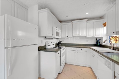Townhouse in North Lauderdale, Florida 2 bedrooms, 107.02 sq.m. № 1695558 - photo 23