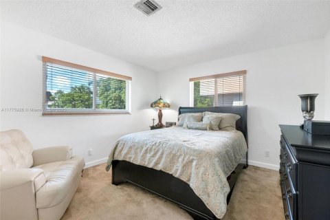 Townhouse in North Lauderdale, Florida 2 bedrooms, 107.02 sq.m. № 1695558 - photo 30