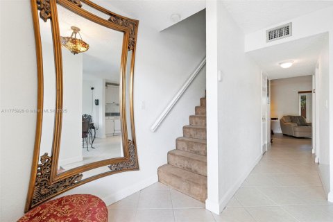 Townhouse in North Lauderdale, Florida 2 bedrooms, 107.02 sq.m. № 1695558 - photo 19