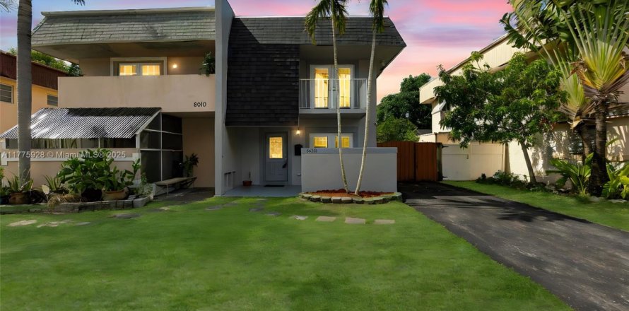 Townhouse in North Lauderdale, Florida 2 bedrooms, 107.02 sq.m. № 1695558