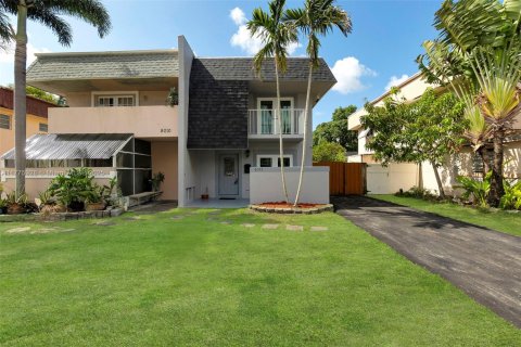 Townhouse in North Lauderdale, Florida 2 bedrooms, 107.02 sq.m. № 1695558 - photo 13