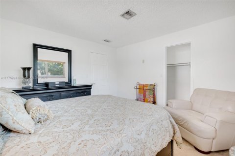 Townhouse in North Lauderdale, Florida 2 bedrooms, 107.02 sq.m. № 1695558 - photo 2
