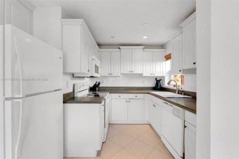 Townhouse in North Lauderdale, Florida 2 bedrooms, 107.02 sq.m. № 1695558 - photo 24
