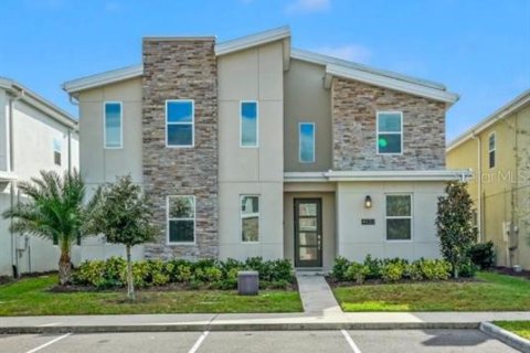 Casa en venta en Kissimmee, Florida, 8 dormitorios, 398.46 m2 № 1514904 - foto 1