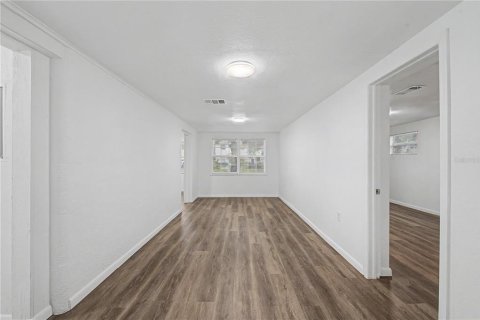 House in Tampa, Florida 3 bedrooms, 140.84 sq.m. № 2303316 - photo 14