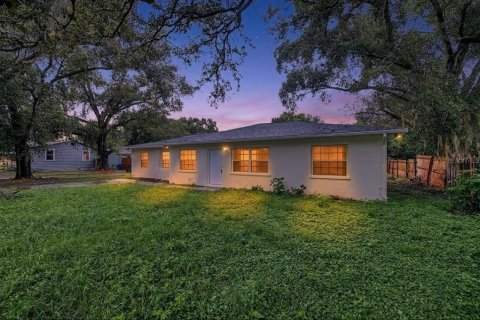 House in Tampa, Florida 3 bedrooms, 140.84 sq.m. № 2303316