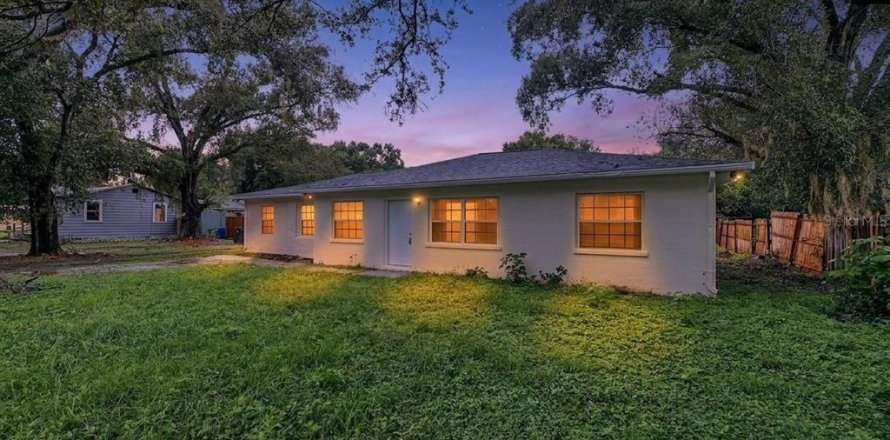 House in Tampa, Florida 3 bedrooms, 140.84 sq.m. № 2303316