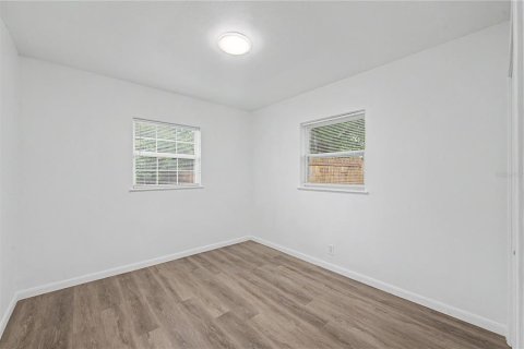 House in Tampa, Florida 3 bedrooms, 140.84 sq.m. № 2303316 - photo 27