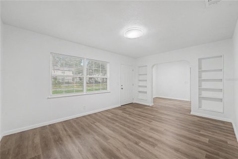 House in Tampa, Florida 3 bedrooms, 140.84 sq.m. № 2303316 - photo 18